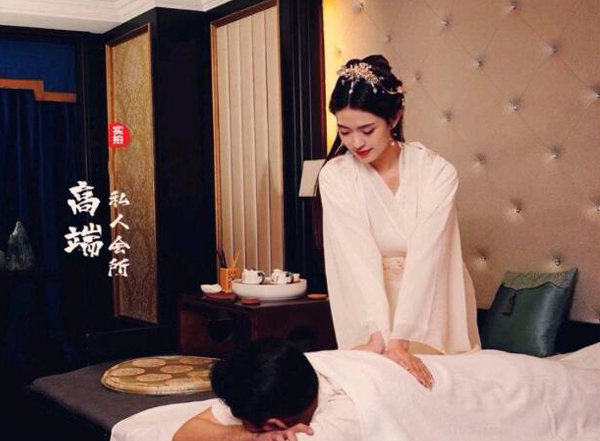 前天我在广州一家养生会所，帮助你的身体慢慢放松